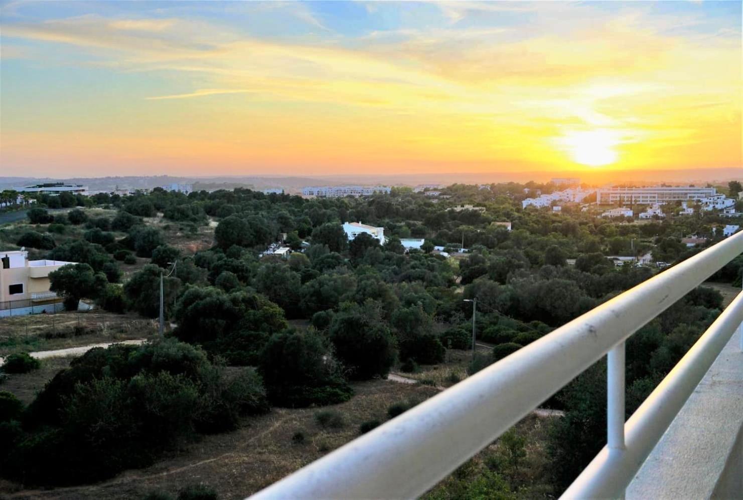 Cozy Alvor Retreat - Sunset Balcony, Wi-Fi & Ac Apartment Exterior photo